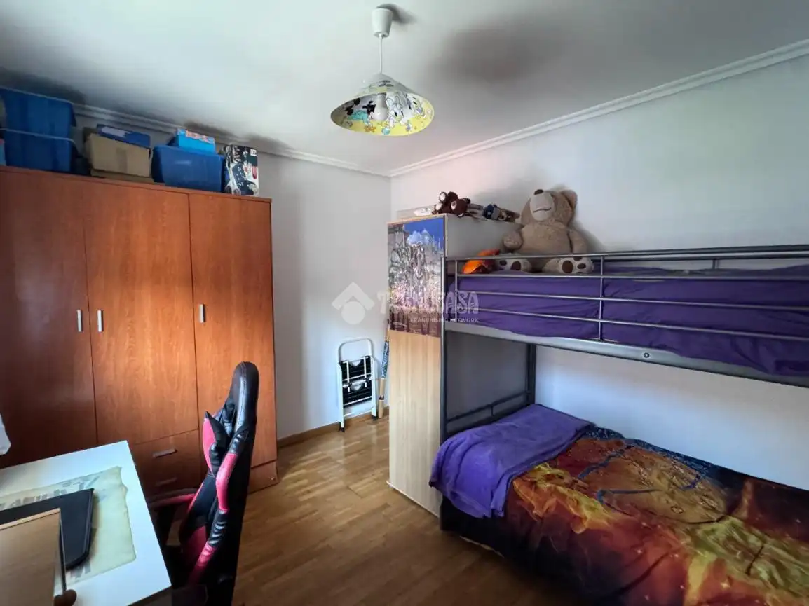 Habitación de Casa adosada en venta en Cuadros con Calefacción y Parquet