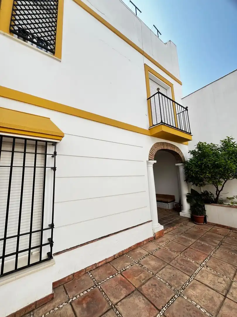 Außenansicht von Haus oder Chalet zum Verkauf in Córdoba mit Klimaanlage, Terrasse und Balkon