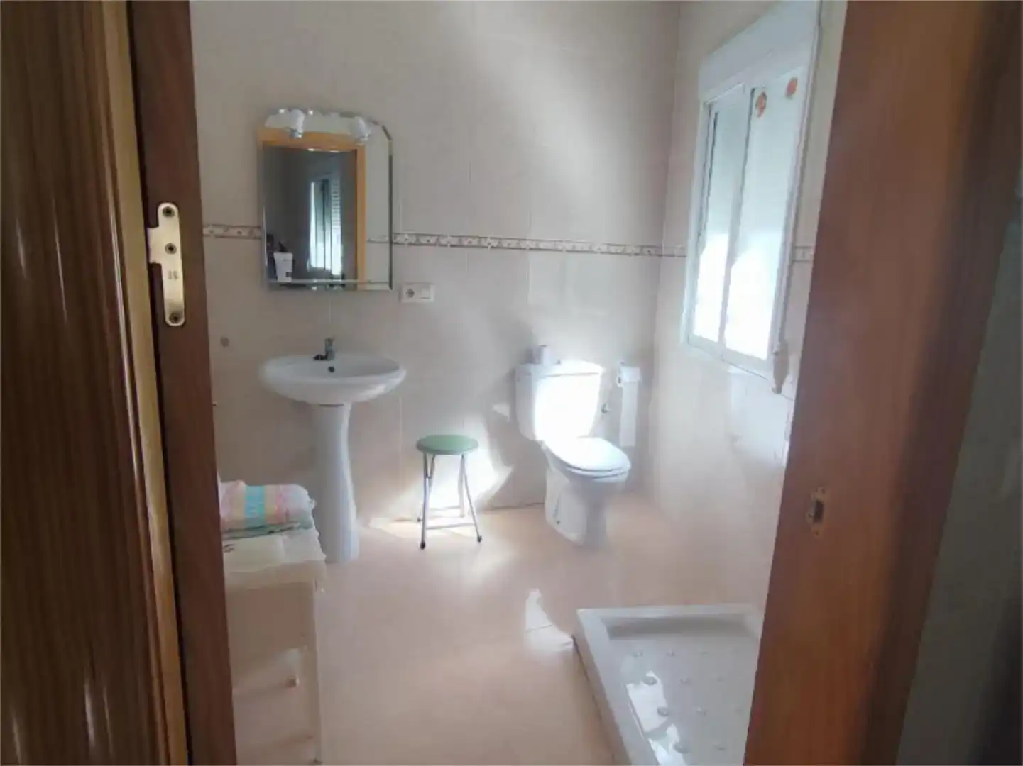Baño de Piso en venta en Vianos con Trastero, Amueblado y Balcón