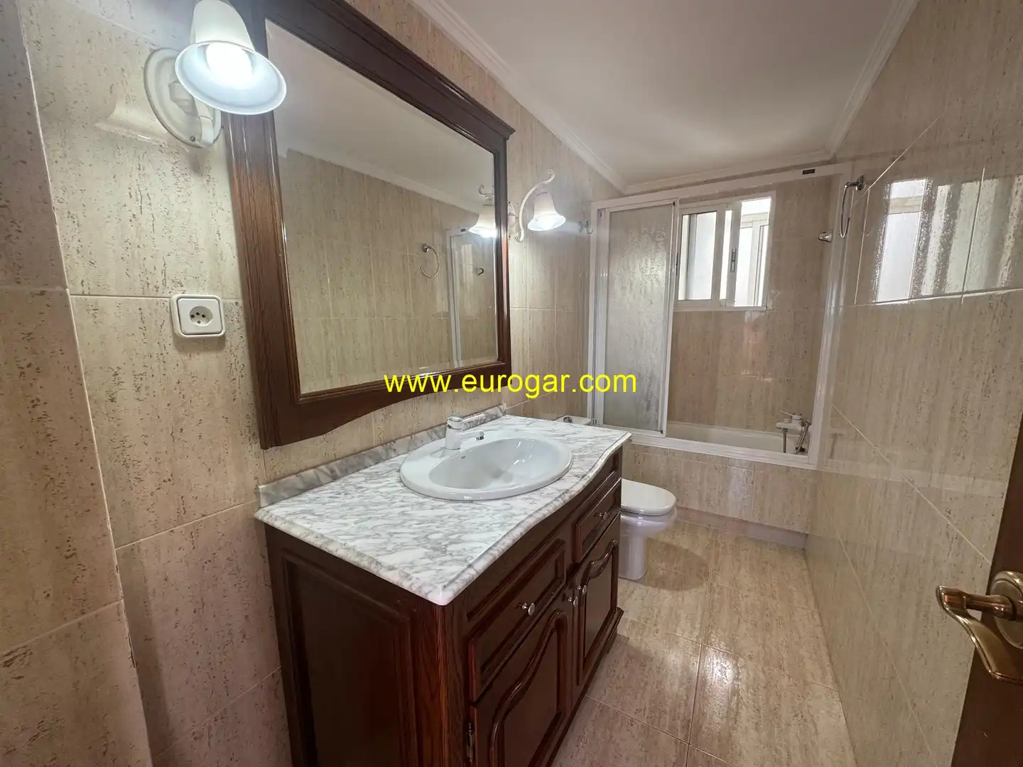 Baño de Ático en venta en Chiva con Terraza