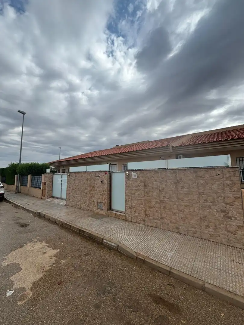 Casa adosada en venta en Calle MARIA DE ZAYAS-B SANTIAGO, 28, Miranda