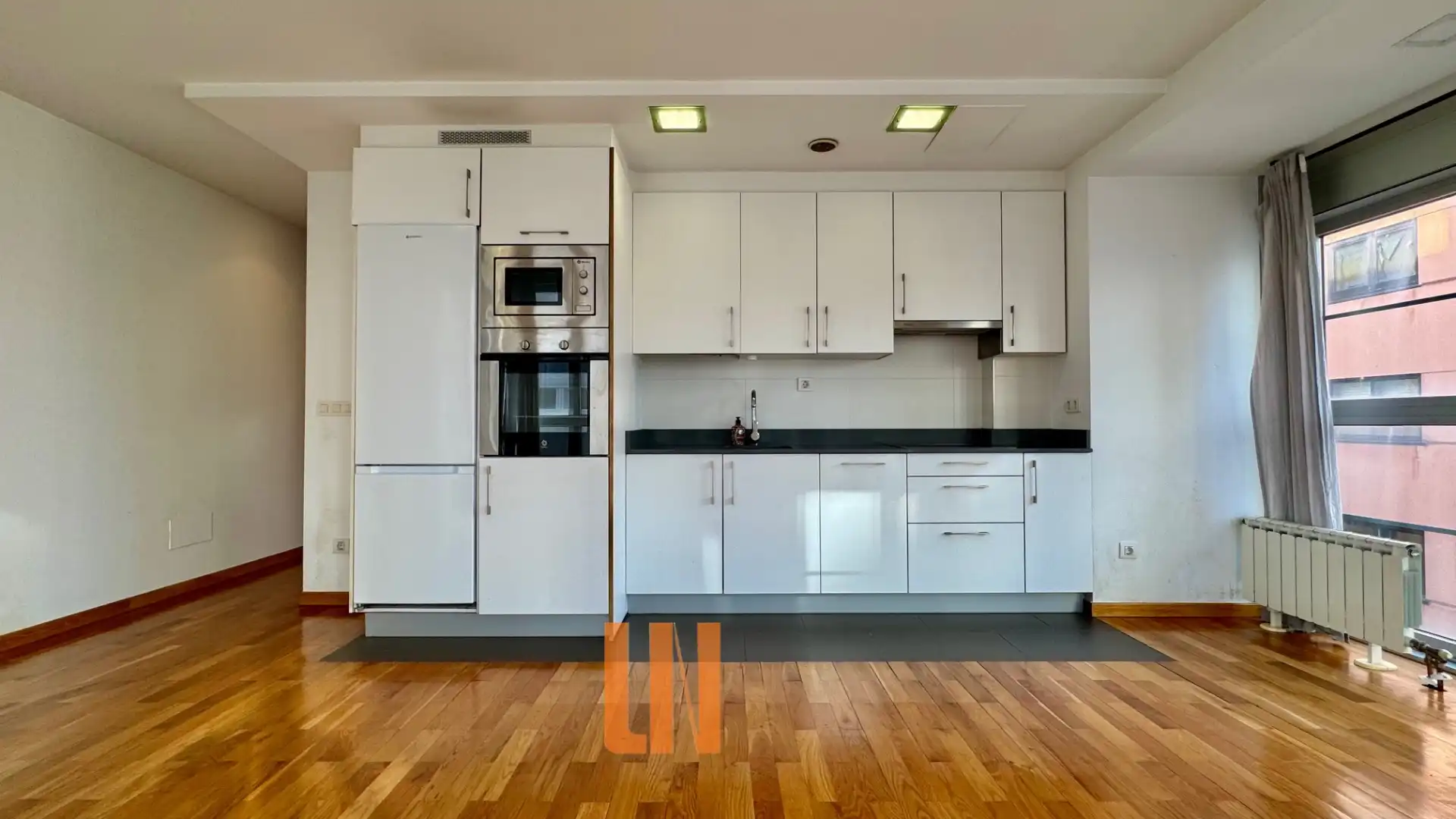 Cocina de Piso en venta en A Coruña Capital  con Calefacción, Trastero y Horno