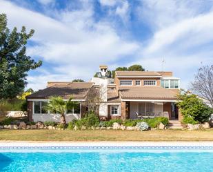 Jardí de Casa o xalet de lloguer en Chiva amb Aire condicionat, Terrassa i Piscina