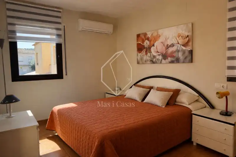 Schlafzimmer von Einfamilien-Reihenhaus zum Verkauf in L'Escala mit Klimaanlage, Heizung und Terrasse