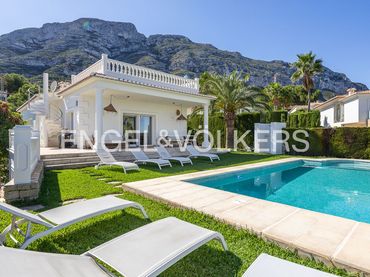 Casa con piscina en venta en El Montgó