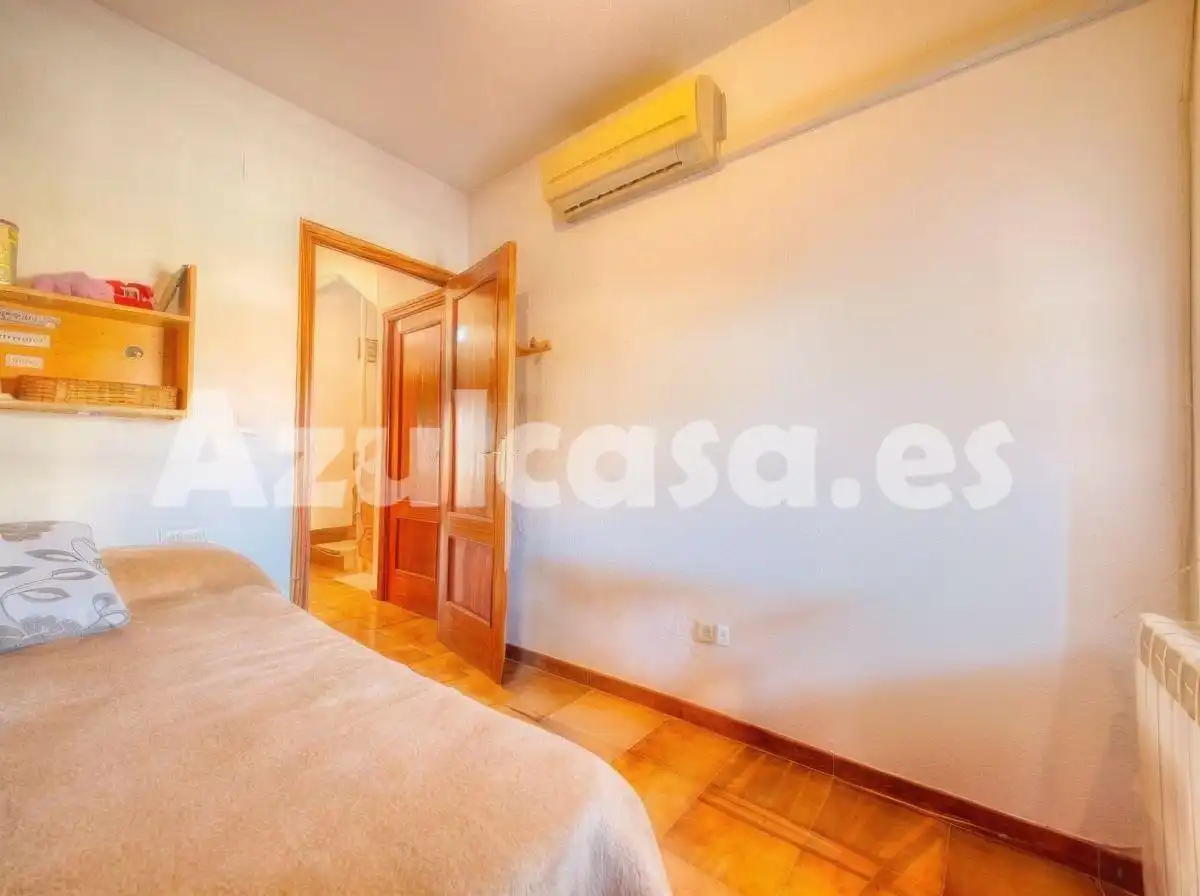 Dormitori de Casa adosada en venda en Alicante / Alacant amb Aire condicionat, Terrassa i Traster