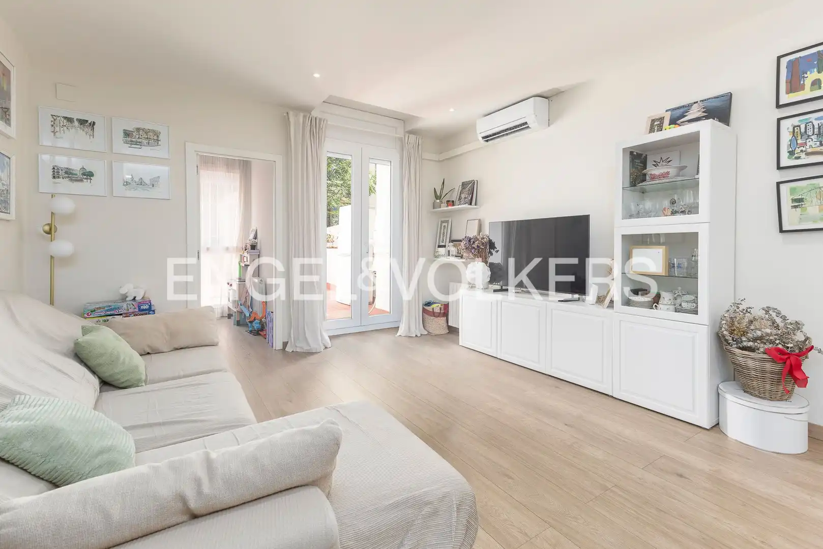 Sala d'estar de Pis en venda en Barcelona amb Aire condicionat, Calefacció i Terrassa