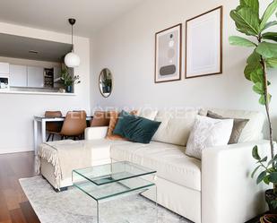 Living room of Apartment to rent in  Barcelona Capital  with Air Conditioner, Heating and Parquet flooring