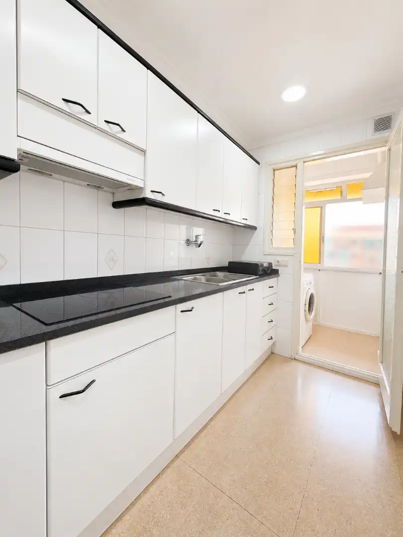 Cocina de Piso en venta en El Prat de Llobregat con Aire acondicionado, Calefacción y Horno