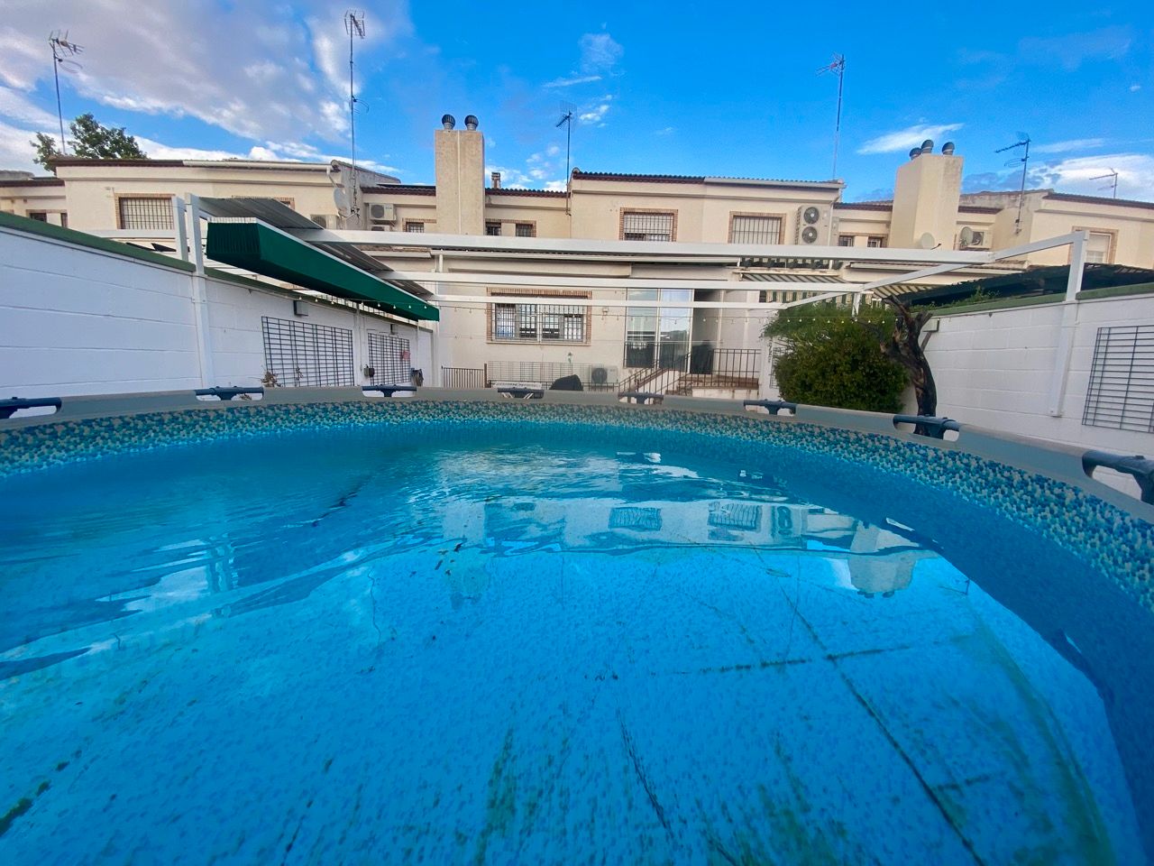 Piscina de Casa adosada en venta en Ciudad Real Capital con Aire acondicionado, Calefacción y Jardín privado