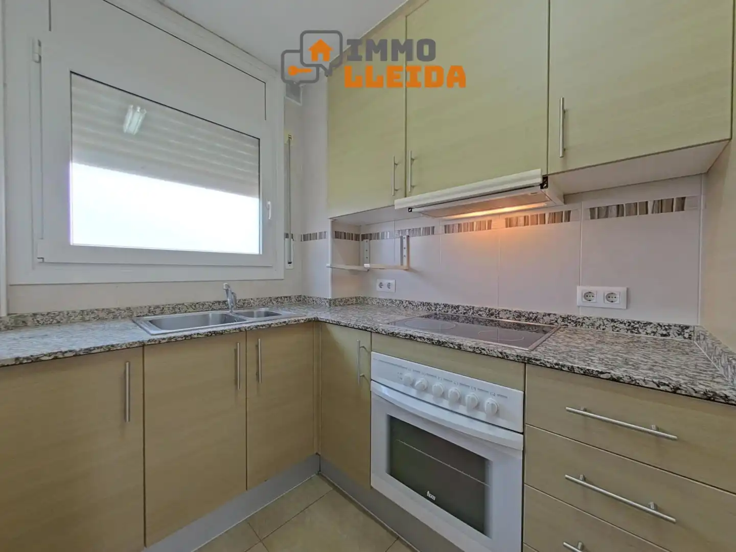 Kitchen of Flat for sale in Cervera  with Heating, Storage room and Balcony