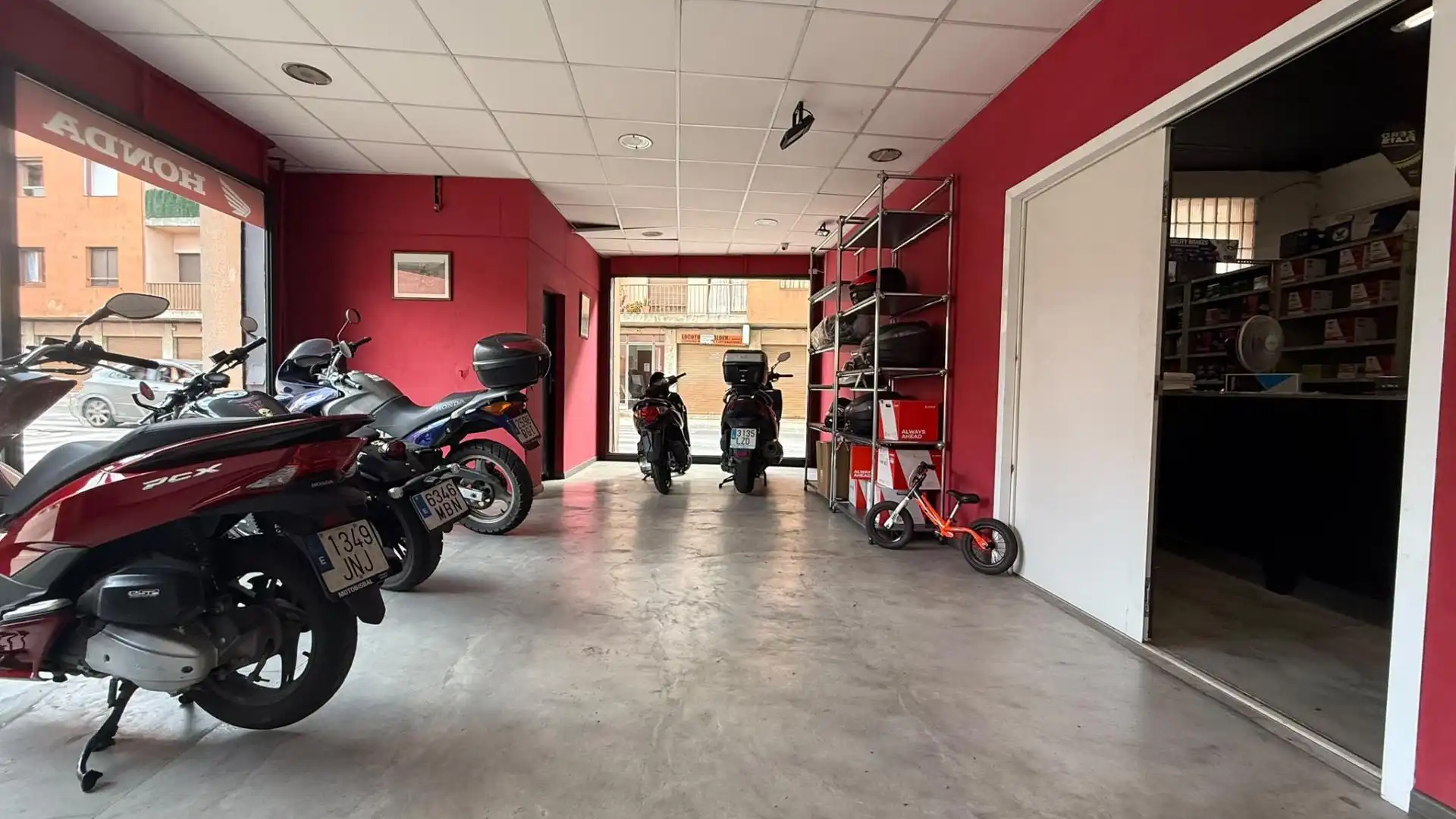 Business premises to rent in Carrer Carrer Pere Canyà, imagen 4