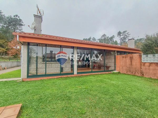 Vista exterior de Casa o xalet en venda en Ponteareas amb Calefacció, Jardí privat i Terrassa