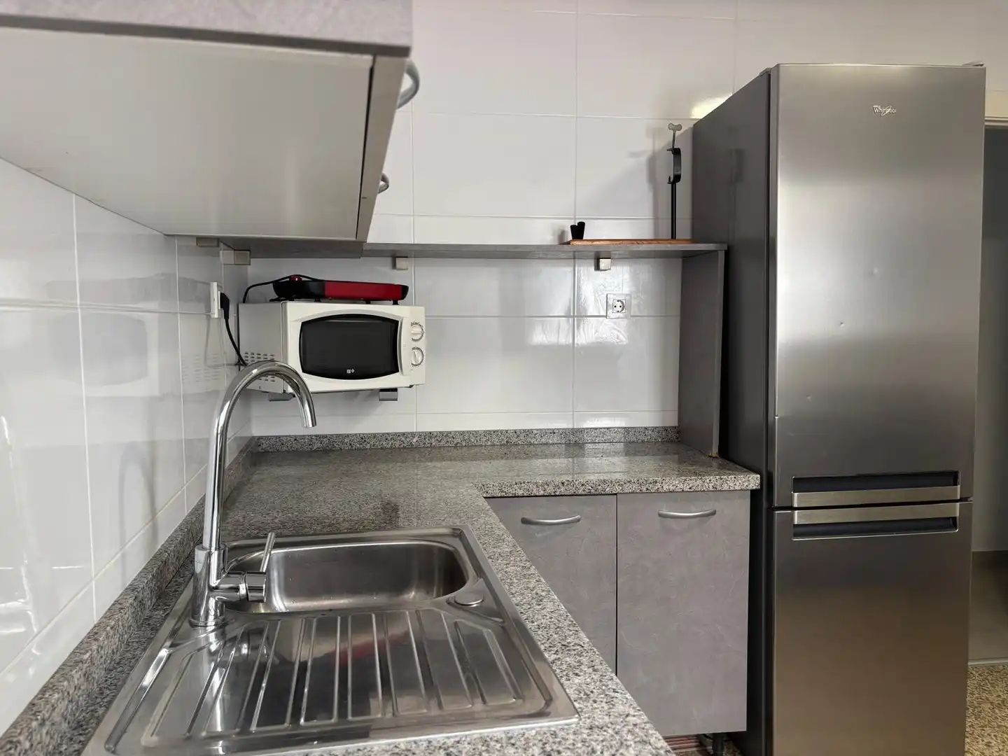 Cuina de Pis de lloguer en Granada amb Calefacció, Terrassa i Moblat