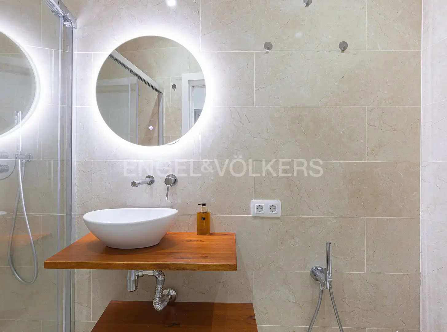 Bathroom of Flat for rent in Barcelona  with Air Conditioner, Heating and Parquet flooring