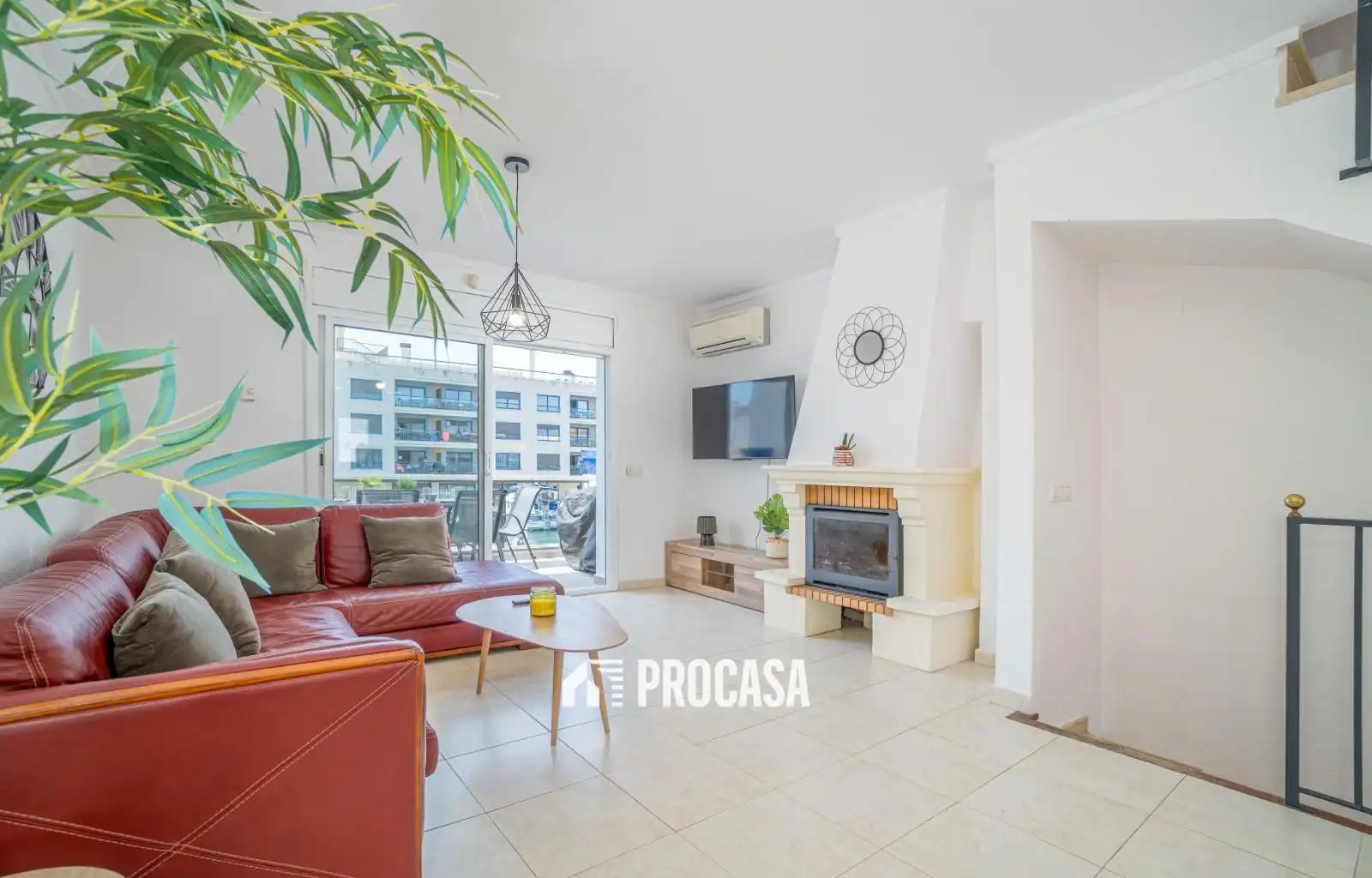 Sala d'estar de Casa adosada en venda en Empuriabrava amb Aire condicionat, Calefacció i Traster