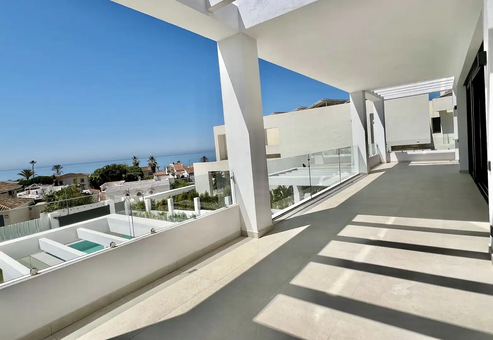 Terrasse von Haus oder Chalet zum Verkauf in Marbella mit Klimaanlage, Heizung und Privatgarten