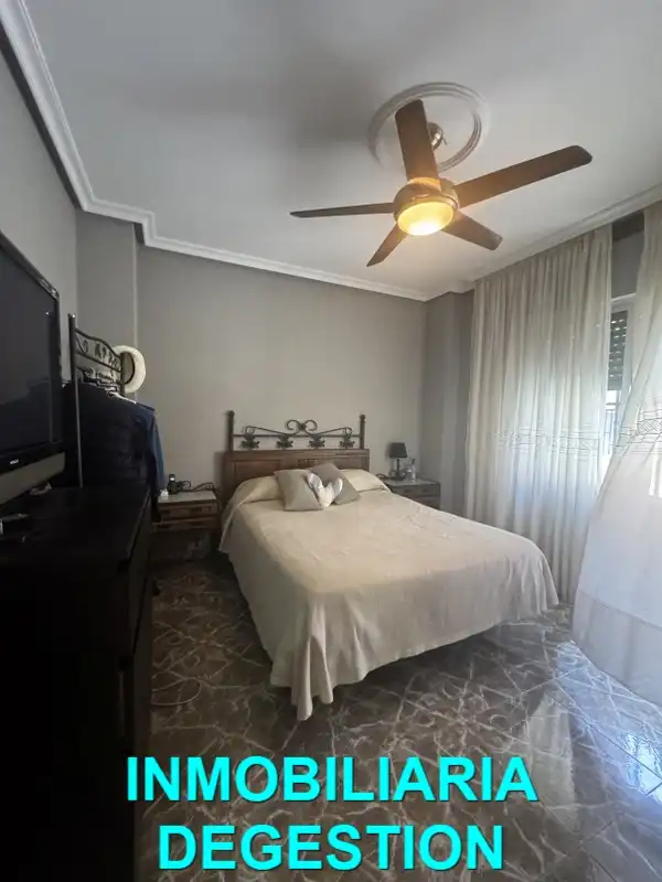 Dormitori de Casa adosada en venda en Linares amb Aire condicionat, Calefacció i Jardí privat