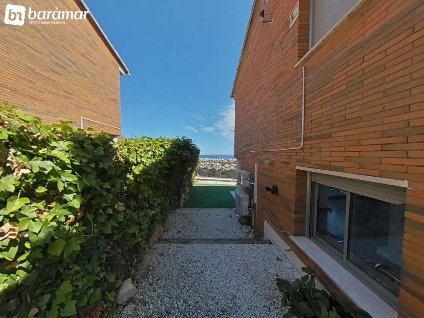 Vista exterior de Casa adosada en venta en El Vendrell con Aire acondicionado, Calefacción y Jardín privado