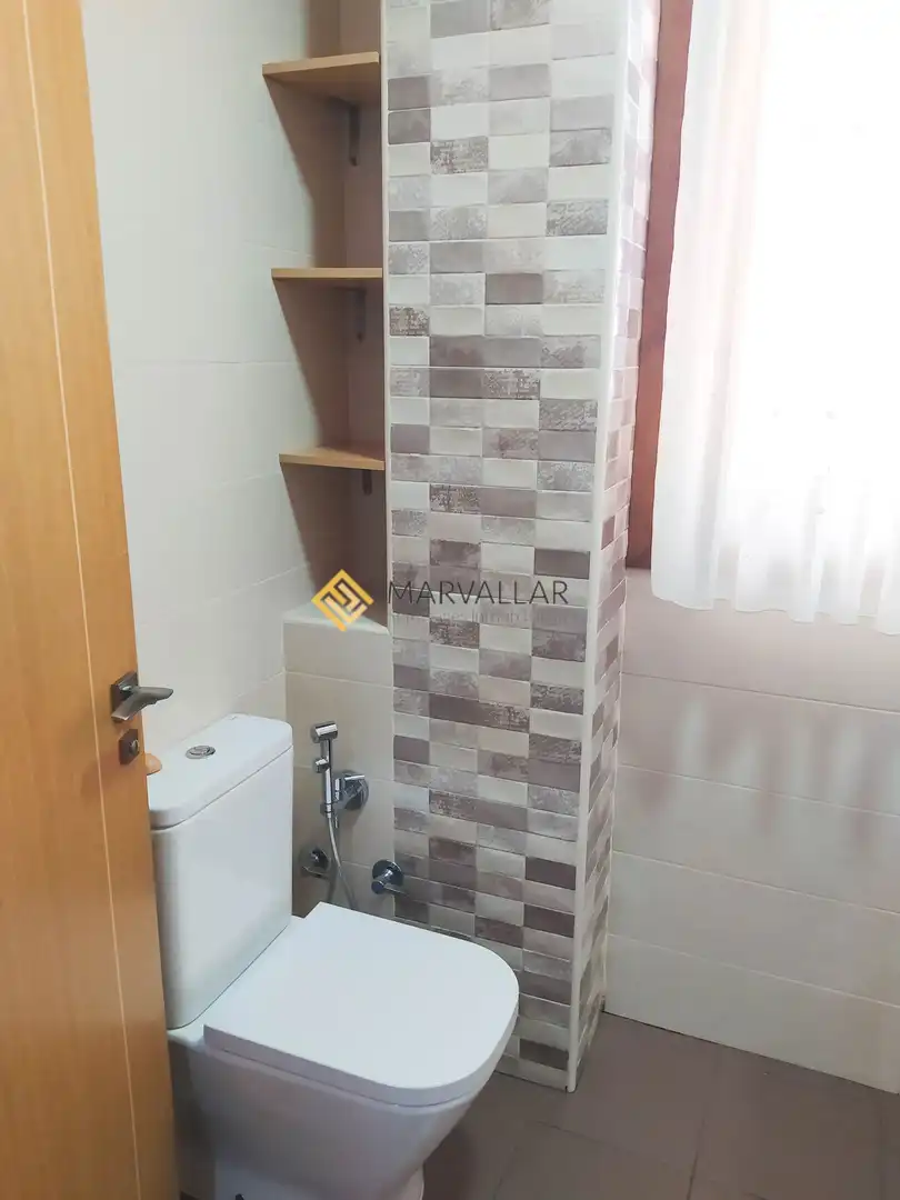 Badezimmer von Wohnungen zur Miete in Santander mit Möbliert