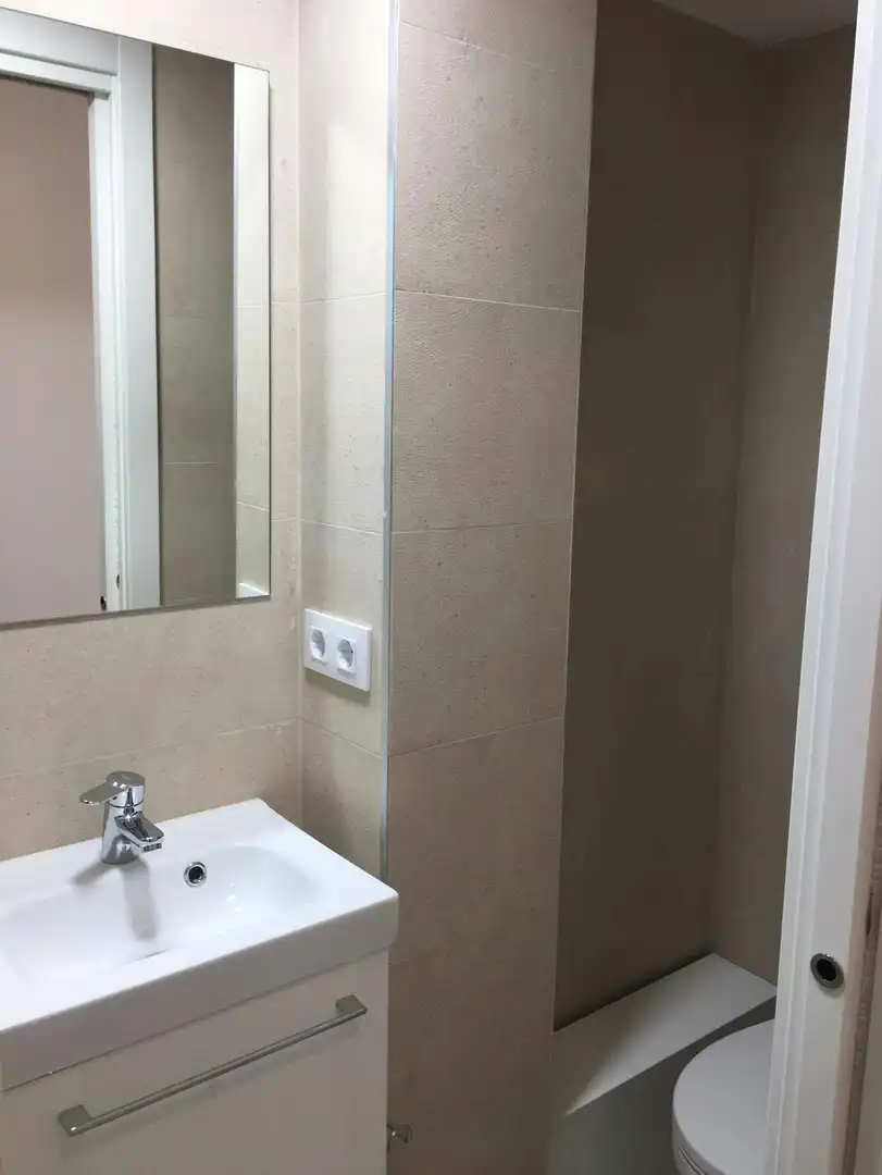 Baño de Piso para compartir en Valencia con Aire acondicionado, Calefacción y Lavadora