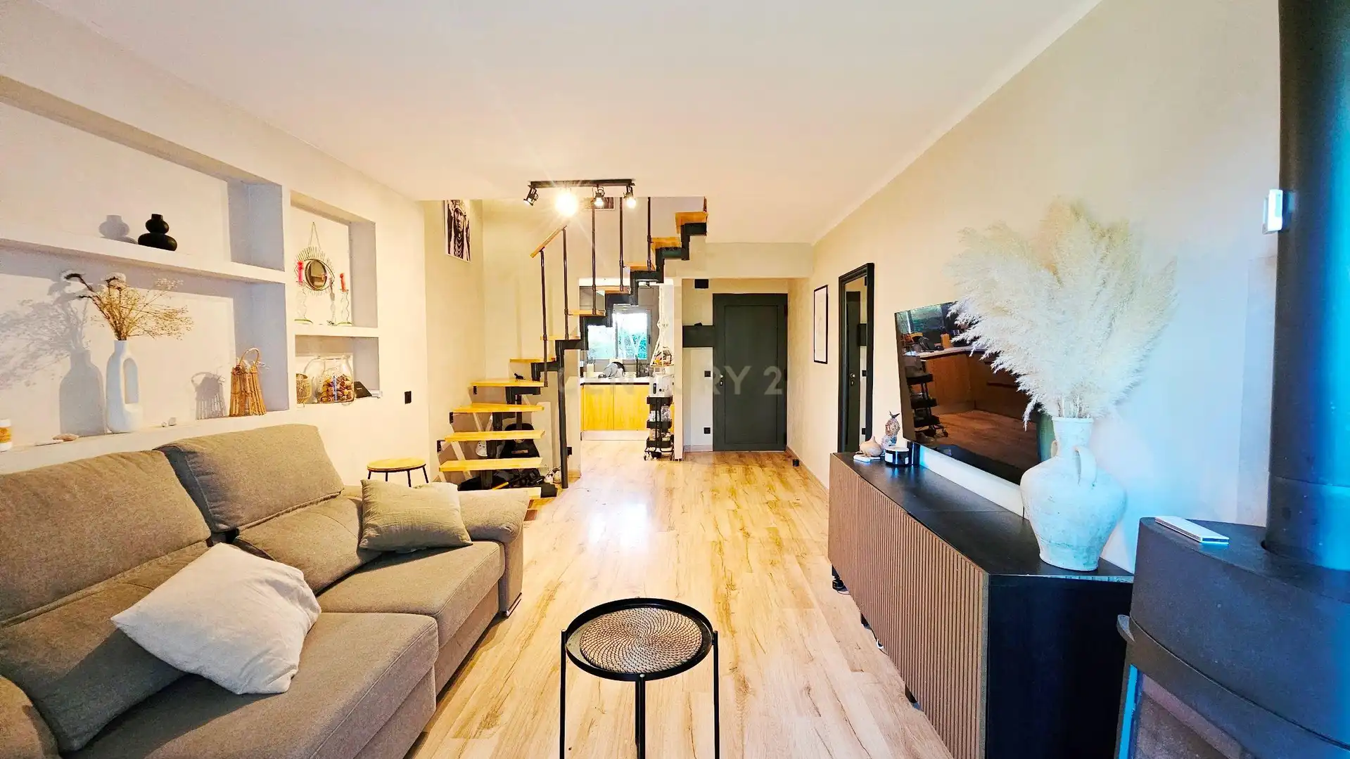 Wohnzimmer von Einfamilien-Reihenhaus zum Verkauf in Llançà mit Privatgarten, Ofen und Waschmaschine