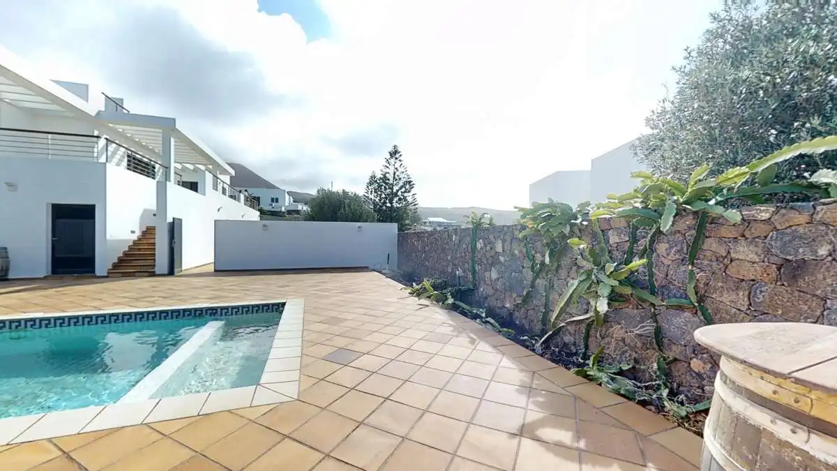 Vista exterior de Casa o xalet en venda en Yaiza amb Aire condicionat, Jardí privat i Traster