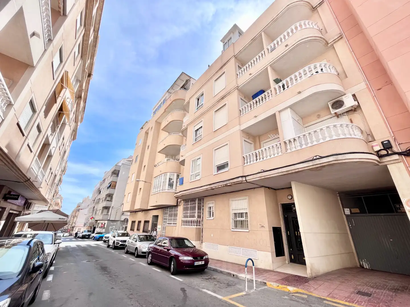 Außenansicht von Wohnung zum Verkauf in Torrevieja mit Klimaanlage, Heizung und Terrasse