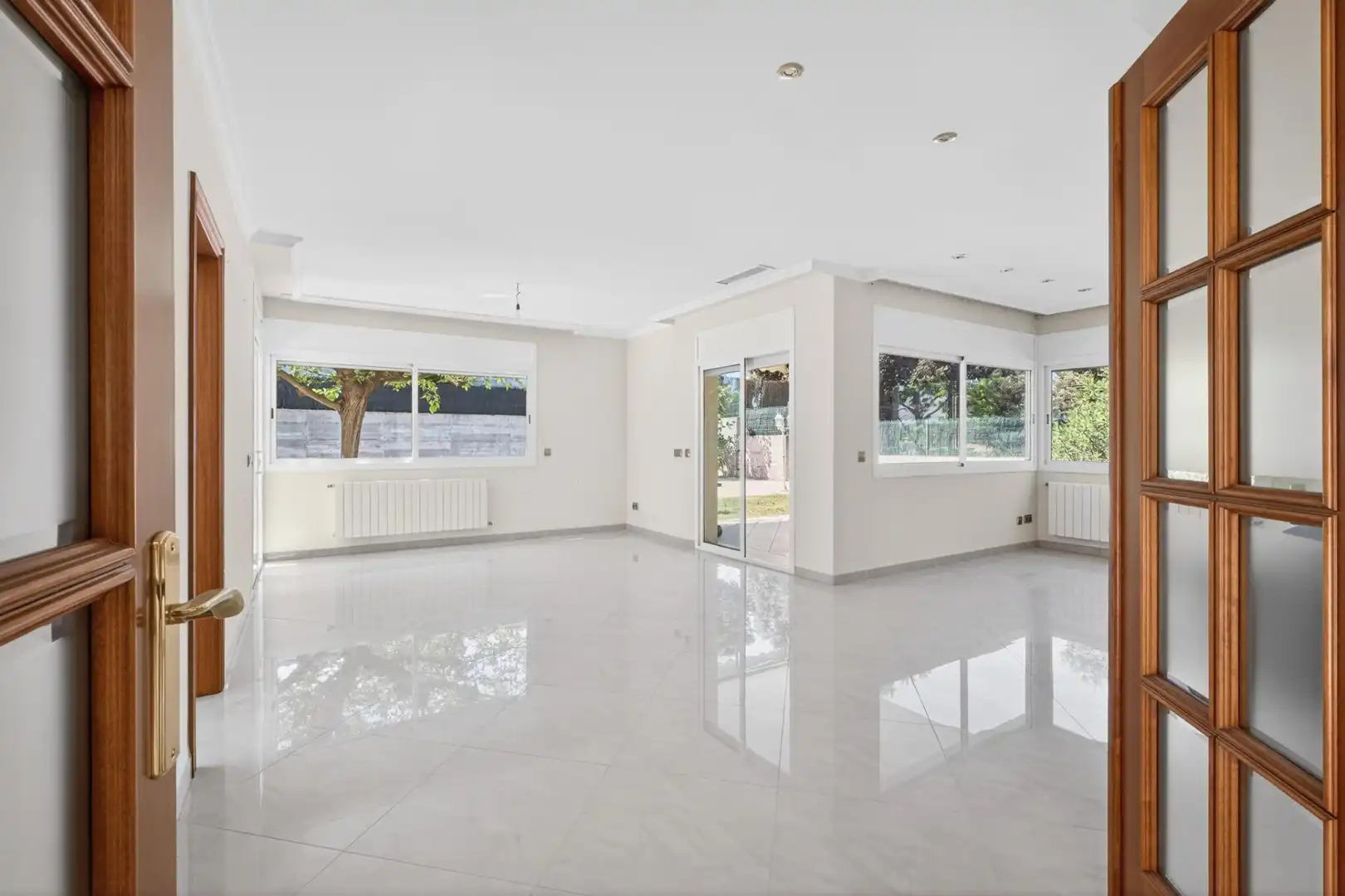 Sala de estar de Casa o chalet en venta en Aiguaviva con Aire acondicionado, Calefacción y Jardín privado