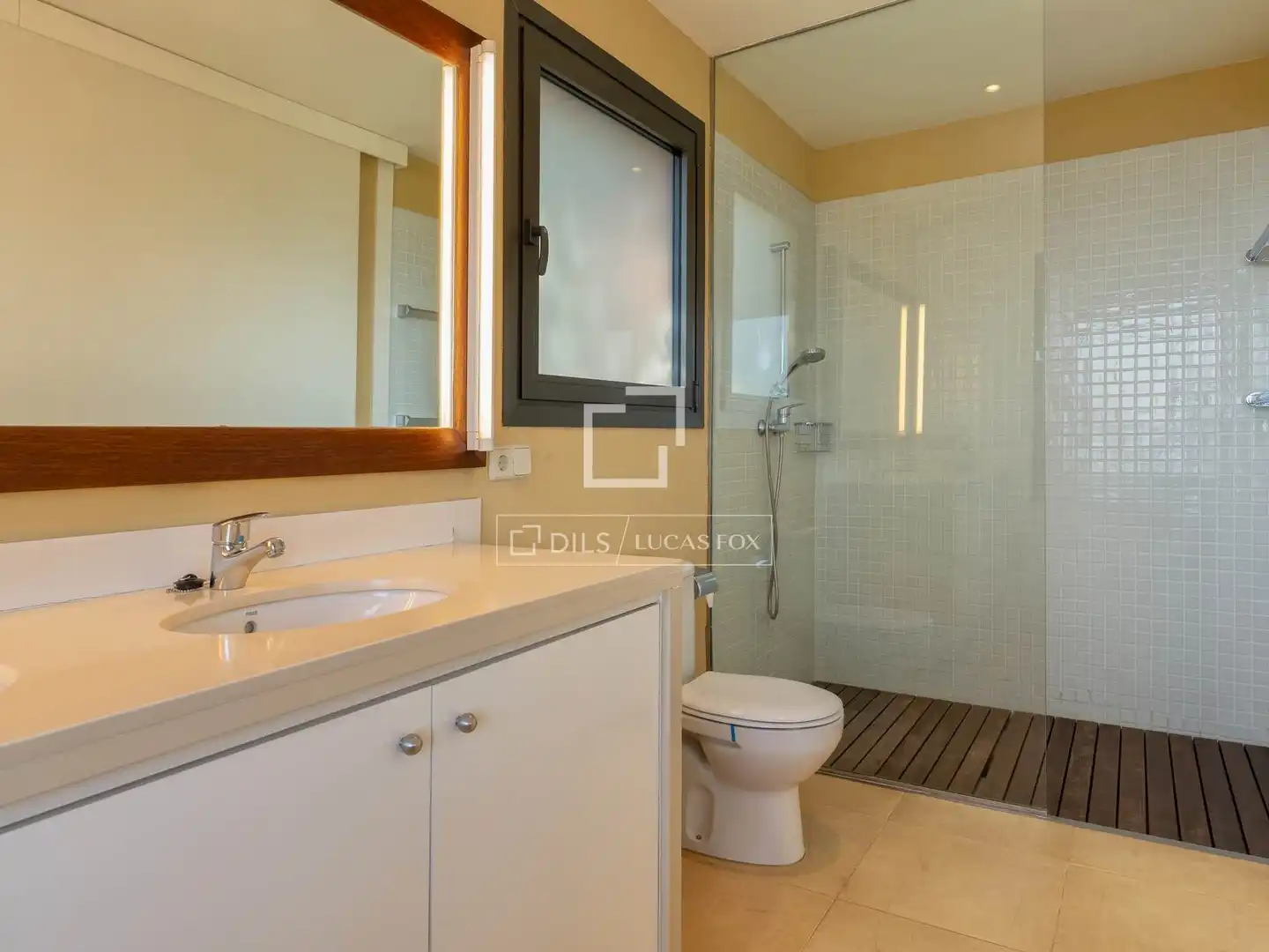 Bathroom of Houses for sale in Begur  with Air Conditioner, Heating and Private garden