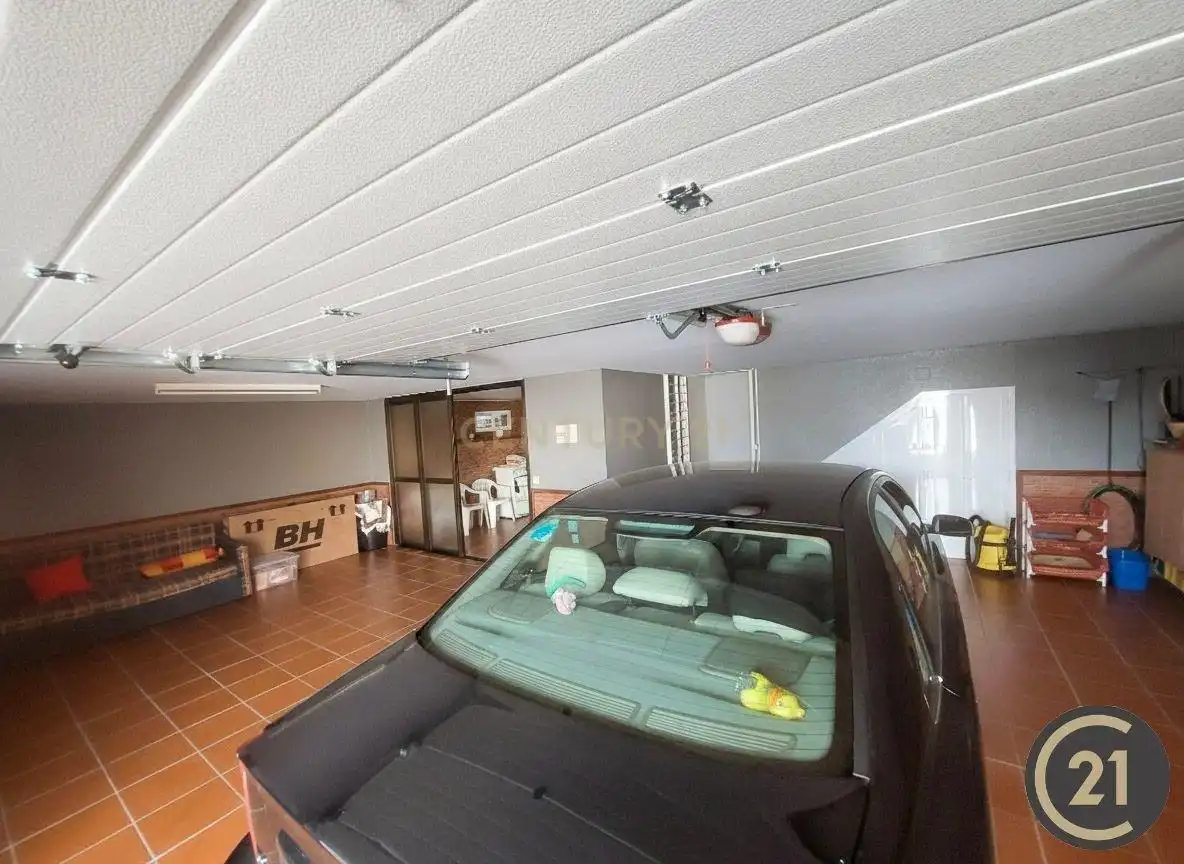 Aparcament de Casa o xalet en venda en Espartinas amb Aire condicionat, Jardí privat i Traster