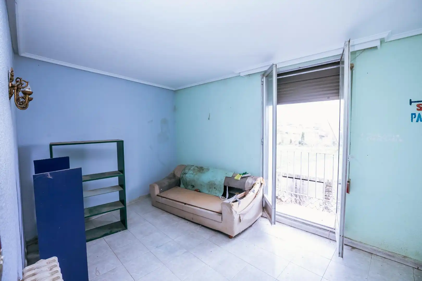 Dormitori de Casa o xalet en venda en Ayerbe amb Moblat i Balcó