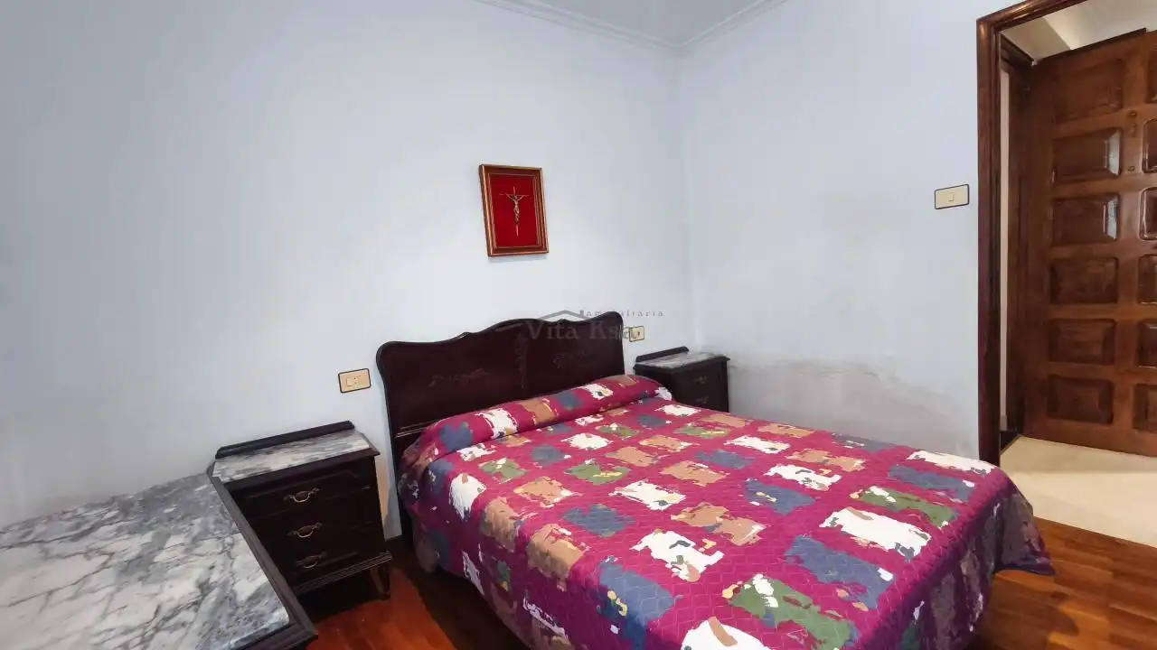 Habitación de Casa o chalet en venta en Ourense Capital  con Calefacción, Jardín privado y Terraza