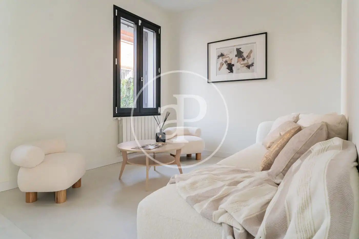 Sala d'estar de Casa adosada en venda en Madrid amb Aire condicionat, Calefacció i Jardí privat
