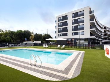 Pis amb piscina en venda a Carrer Ponent 11