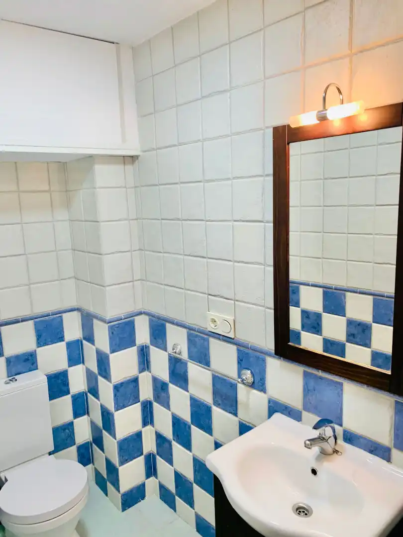 Badezimmer von Wohnung zur Miete in Granada mit Klimaanlage, Heizung und Terrasse