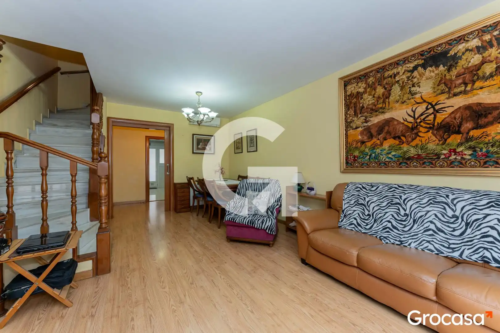 Sala de estar de Casa adosada en venta en Cornellà de Llobregat con Aire acondicionado, Calefacción y Trastero