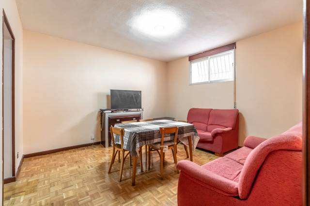 Piso en Venta en Calle De La Marañosa en Palomeras Bajas