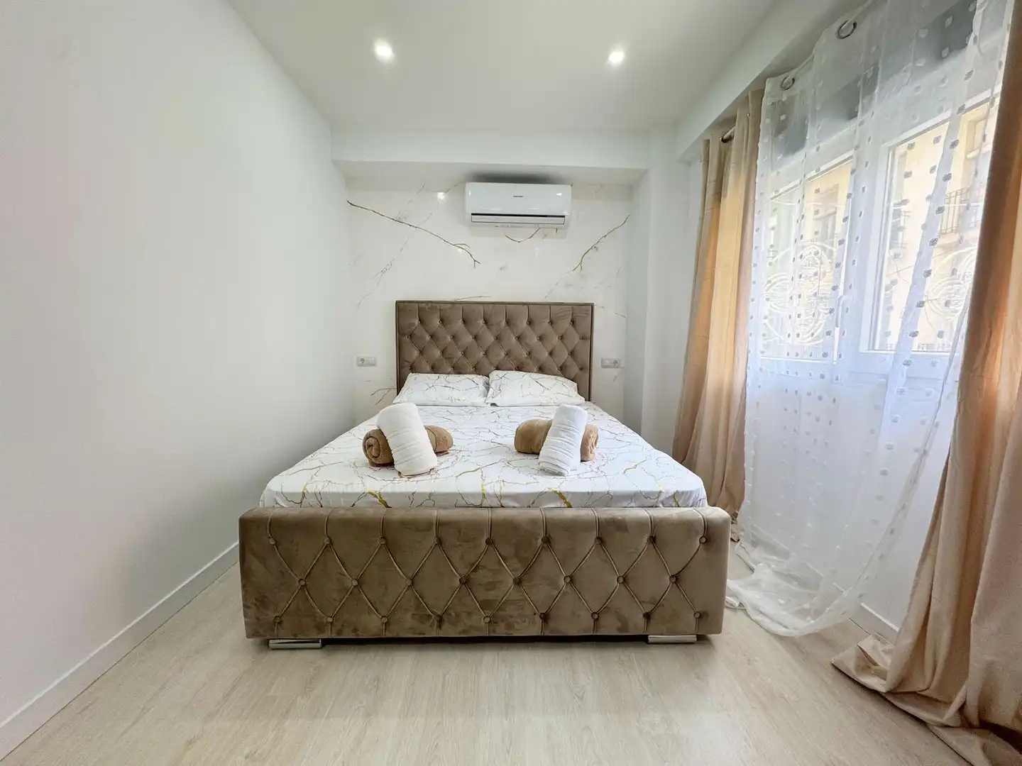 Habitación de Piso en venta en Alicante / Alacant con Aire acondicionado, Terraza y Trastero