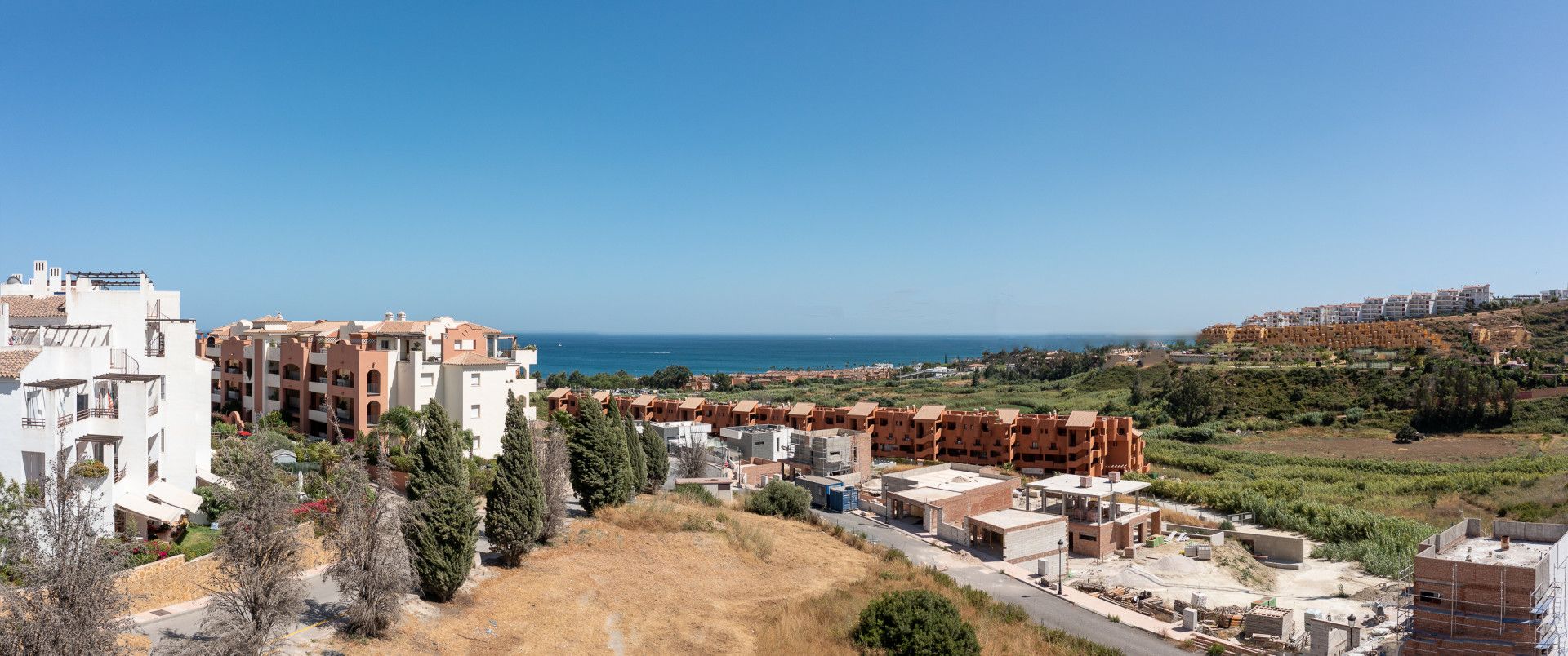 Vista exterior de Àtic en venda en Manilva amb Aire condicionat, Terrassa i Traster