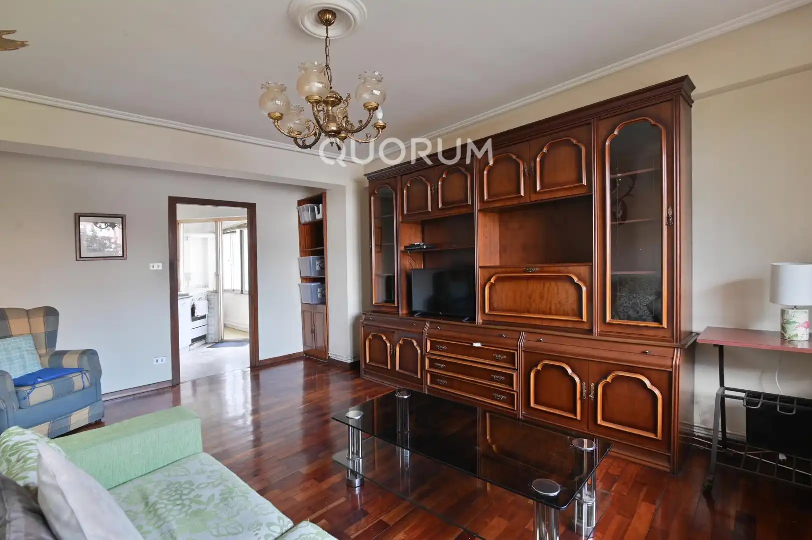 Sala d'estar de Pis en venda en Basauri  amb Terrassa i Balcó