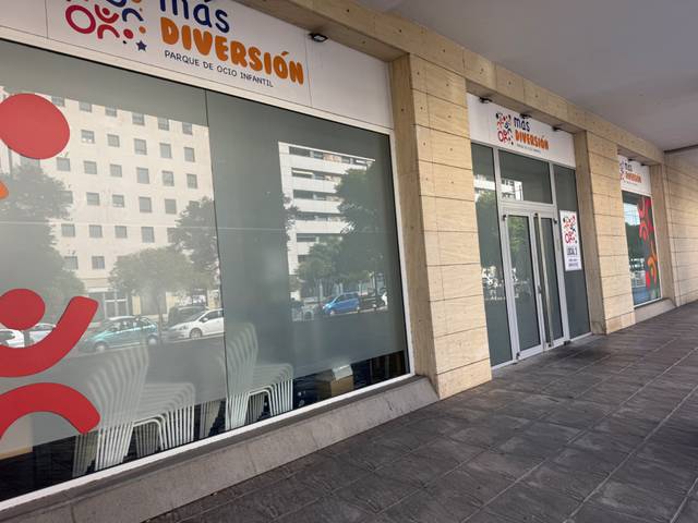 Local comercial en Alquiler en Avenida de la Ría, 6 en Pescadería