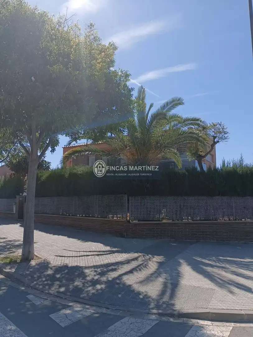 Exterior view of Houses for sale in Cambrils