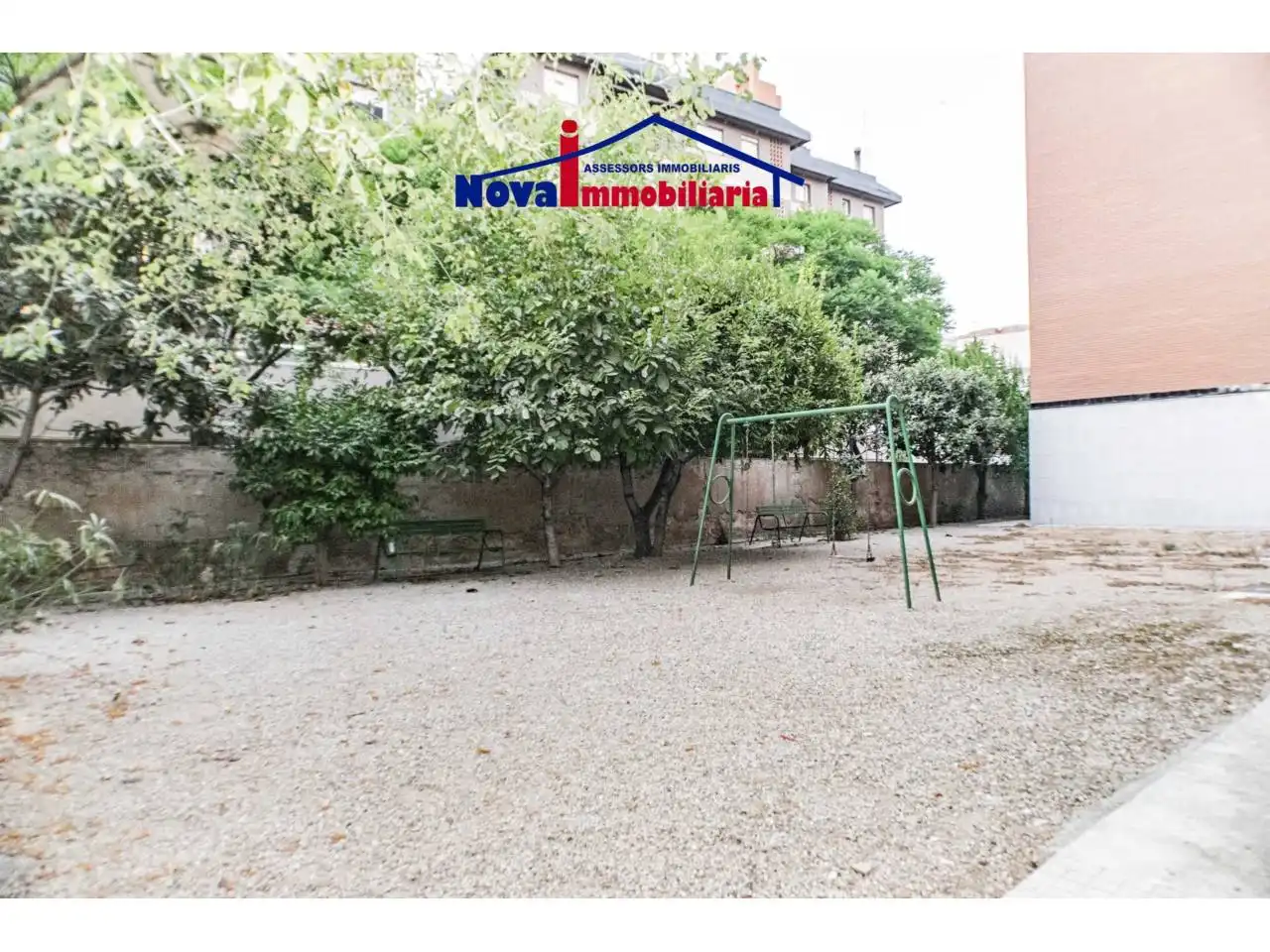 Vista exterior de Piso en venta en Sant Boi de Llobregat con Aire acondicionado, Calefacción y Parquet