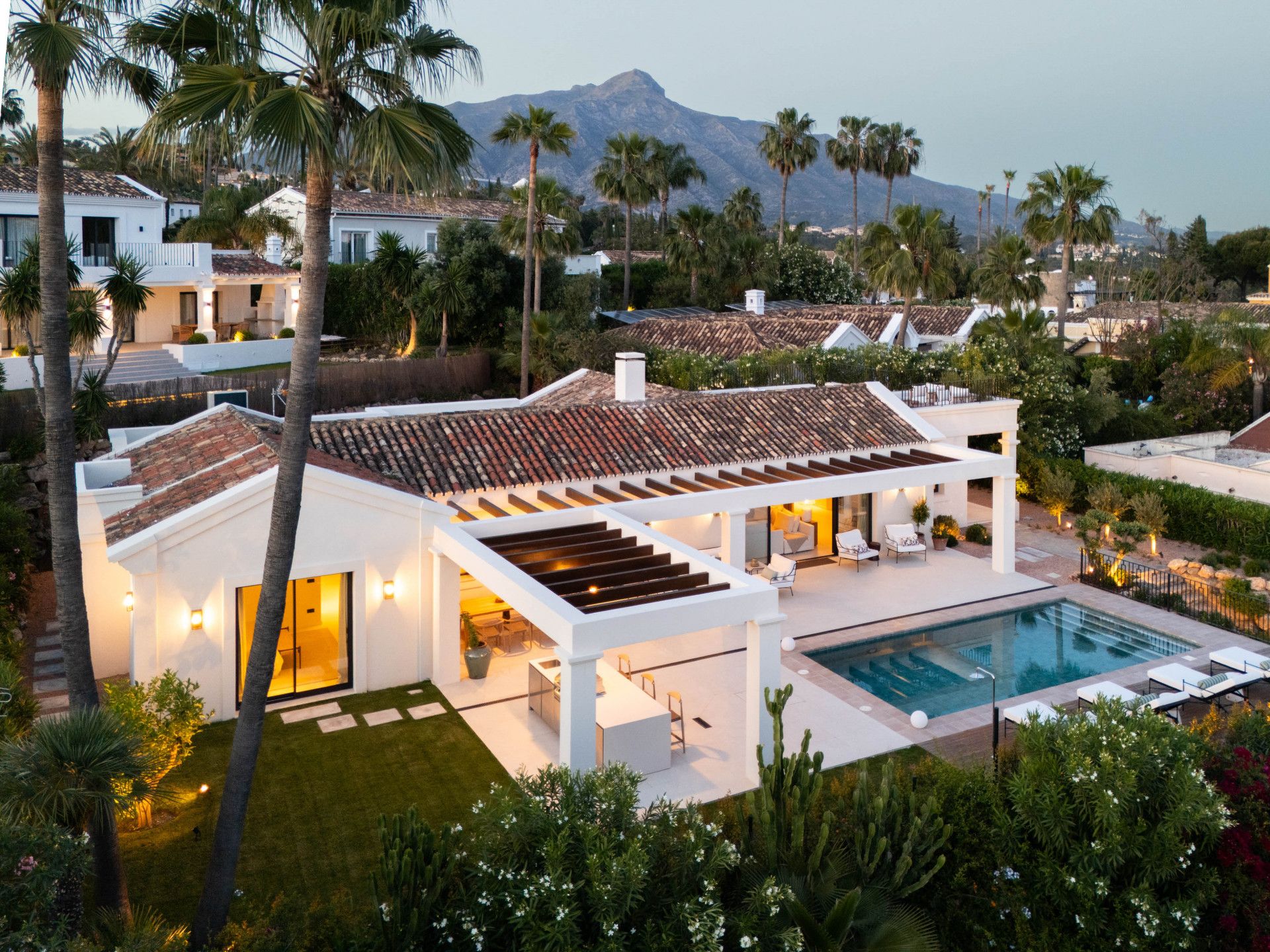 Exterior view of House or chalet for sale in Marbella  with Air Conditioner, Private garden and Terrace