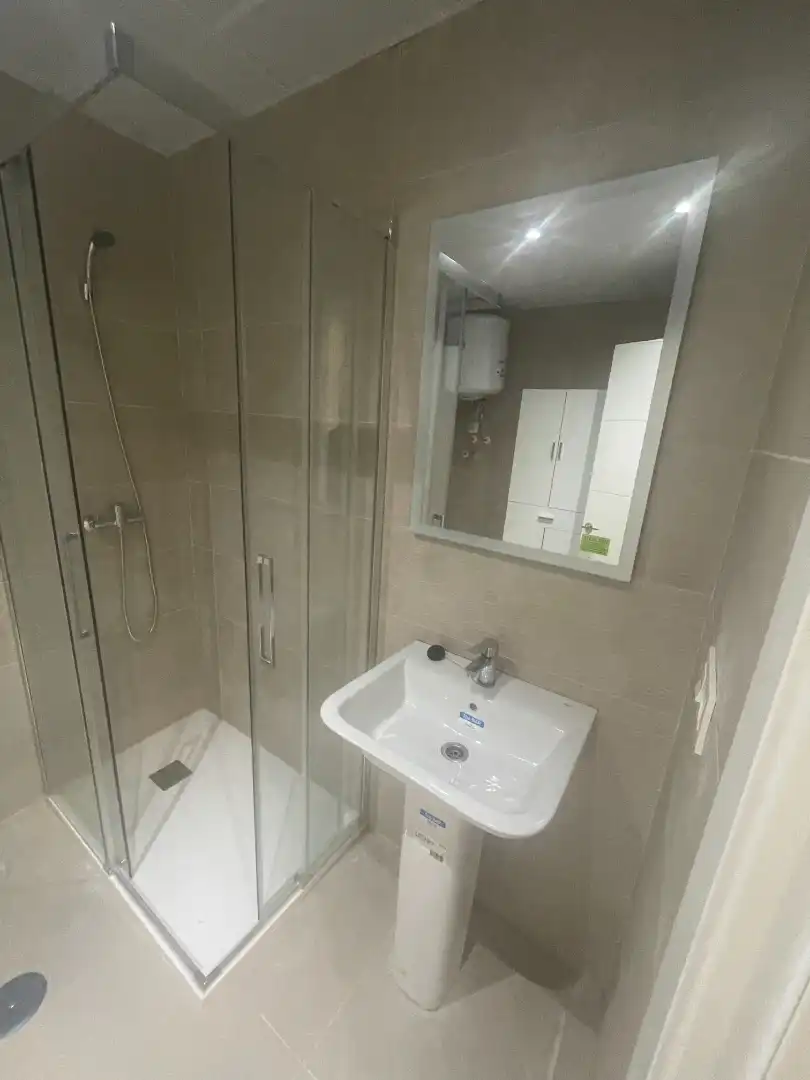 Baño de Estudio de alquiler en Maracena con Aire acondicionado, Calefacción y Parquet
