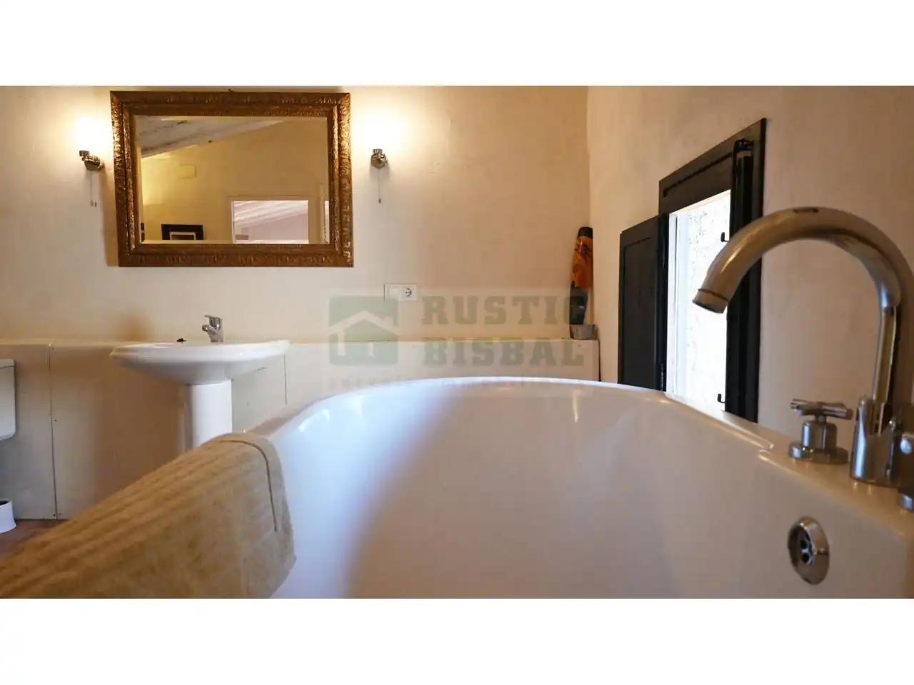 Baño de Finca rústica en venta en Borrassà con Calefacción, Jardín privado y Terraza