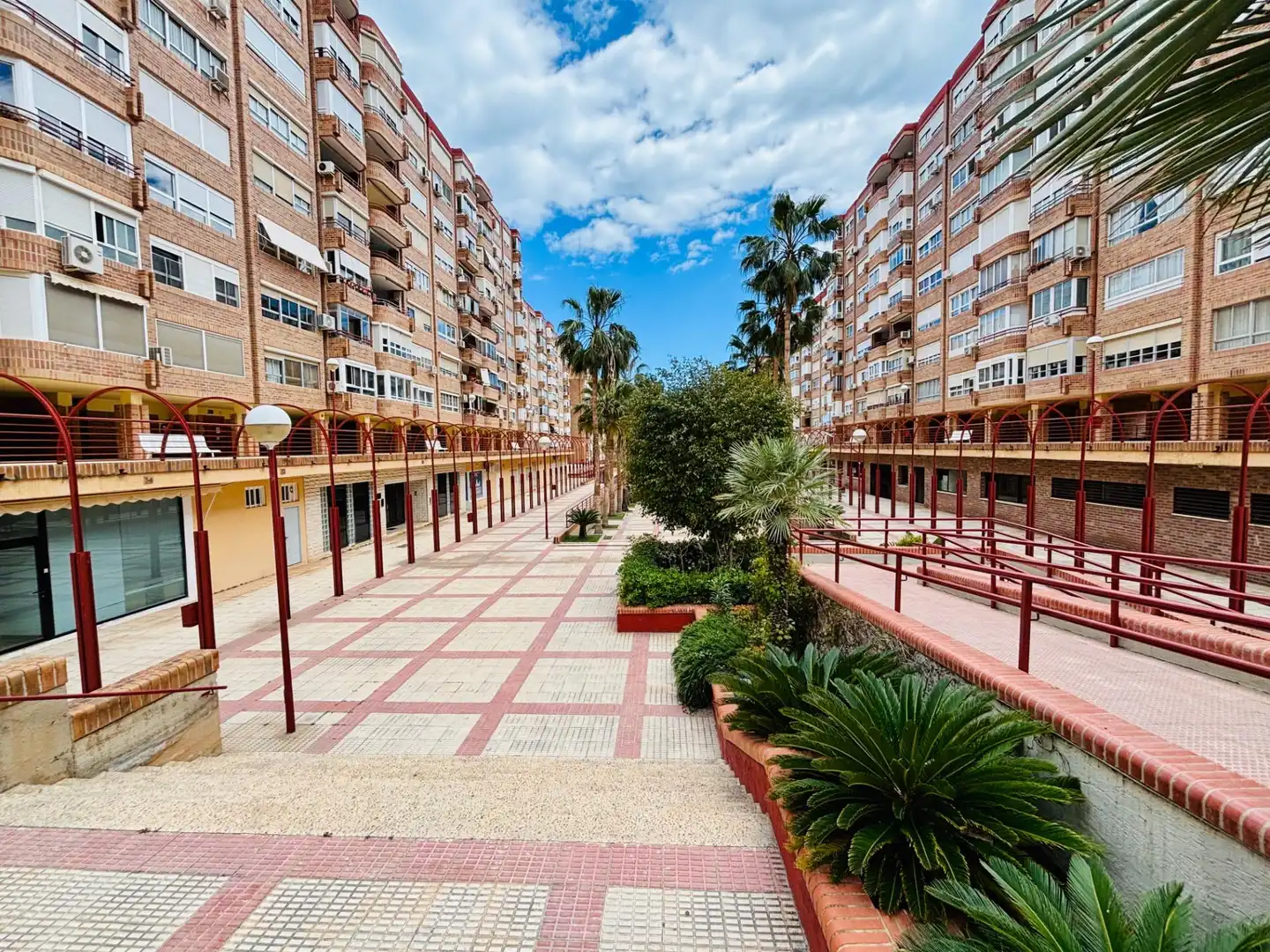 Vista exterior de Pis en venda en Alicante / Alacant amb Calefacció i Piscina comunitària