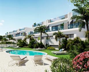 Vista exterior de Casa o xalet en venda en Torrevieja amb Terrassa i Piscina comunitària