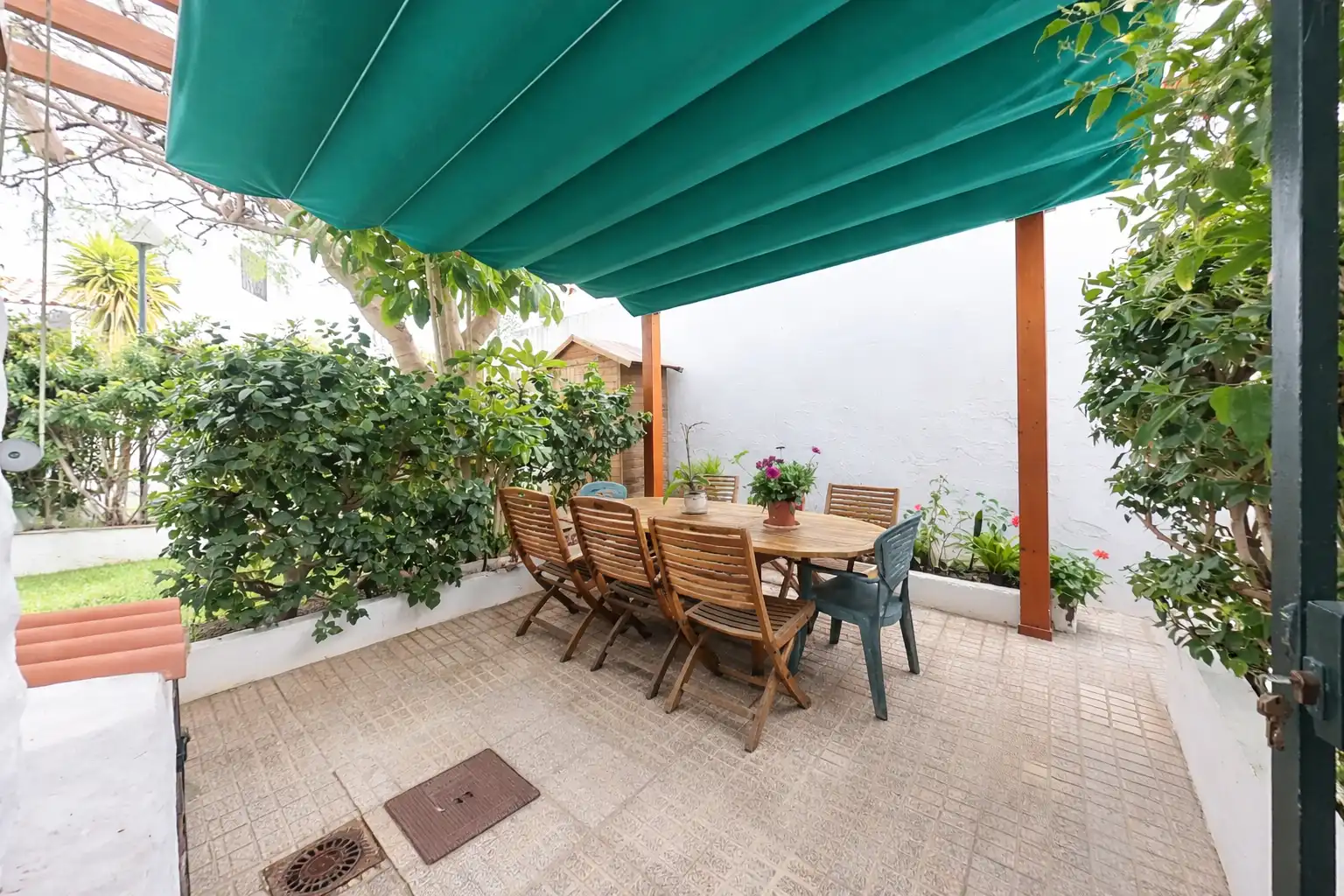Terrasse von Einfamilien-Reihenhaus zum Verkauf in Adeje mit Privatgarten, Terrasse und Möbliert